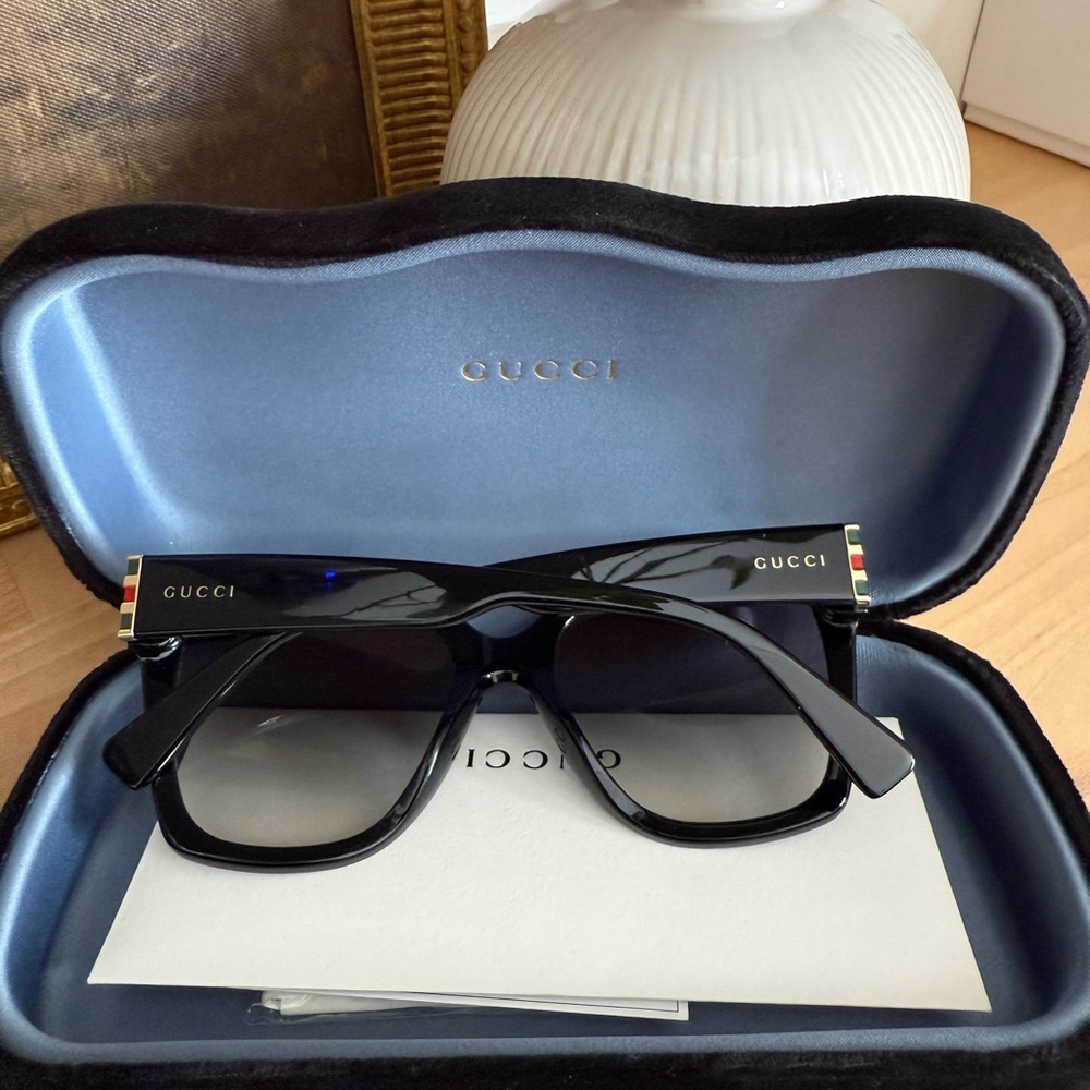 Gucci Women's Black Sunglasses - Picture 2 of 3